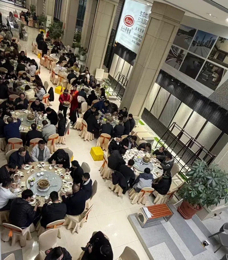 Het eindejaarsbanket van Beata Ceramics is een succes | Omzet overtreft 400 miljoen RMB voor het nieuwe jaar, nieuwe producten debuteren op Xiamen INT'L Stone Fair